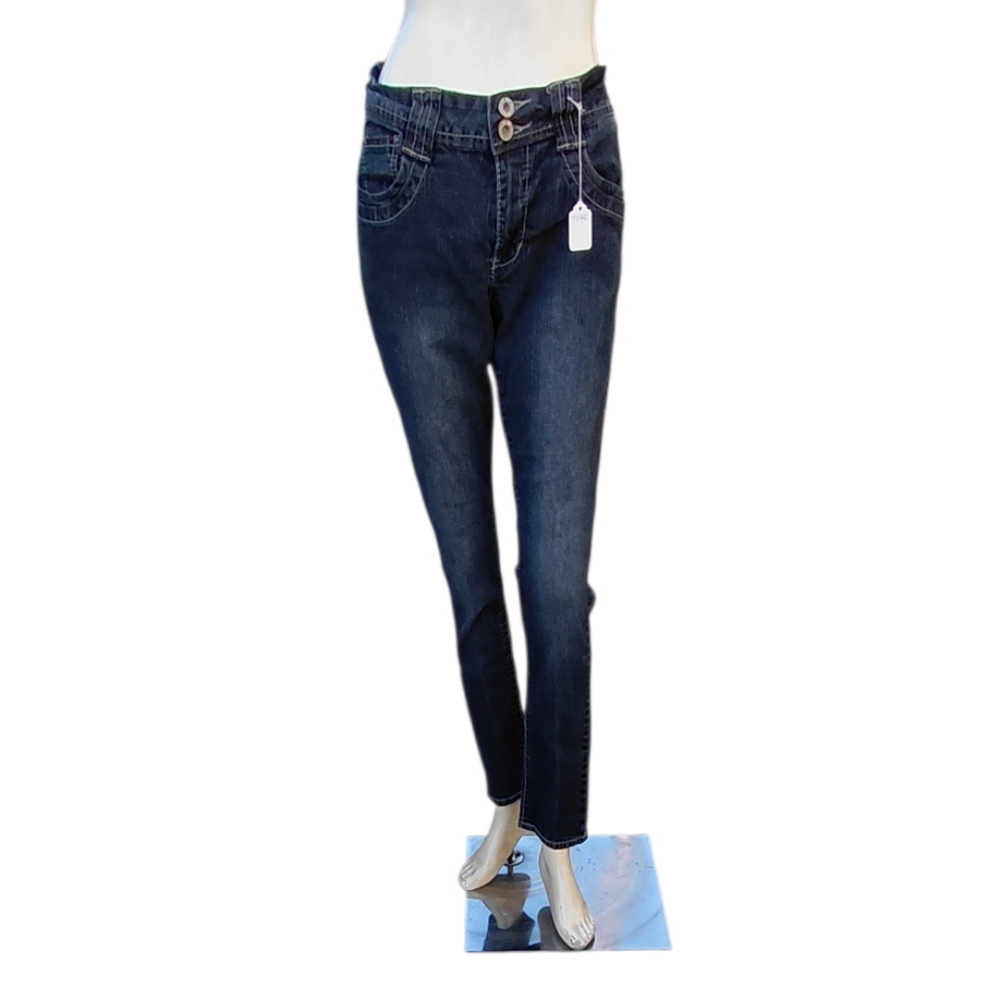 7042...Women's Angels Jeans Size 10, W28", 29" Inseam 8 1/2" Rise